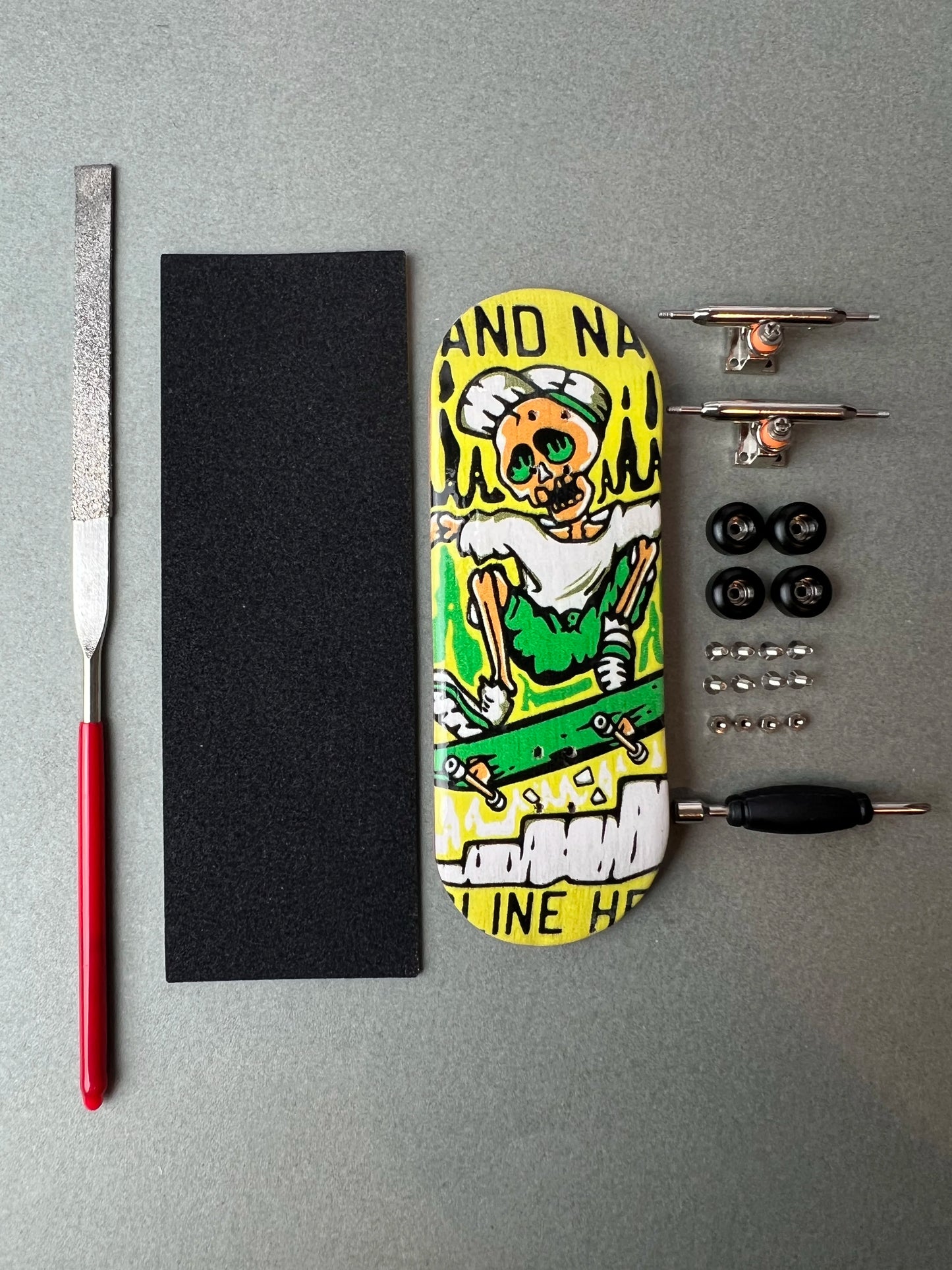 Muerte en Skate de Finger3flip, fingerboard Pro de 34 mm, detalle de la tabla montada
