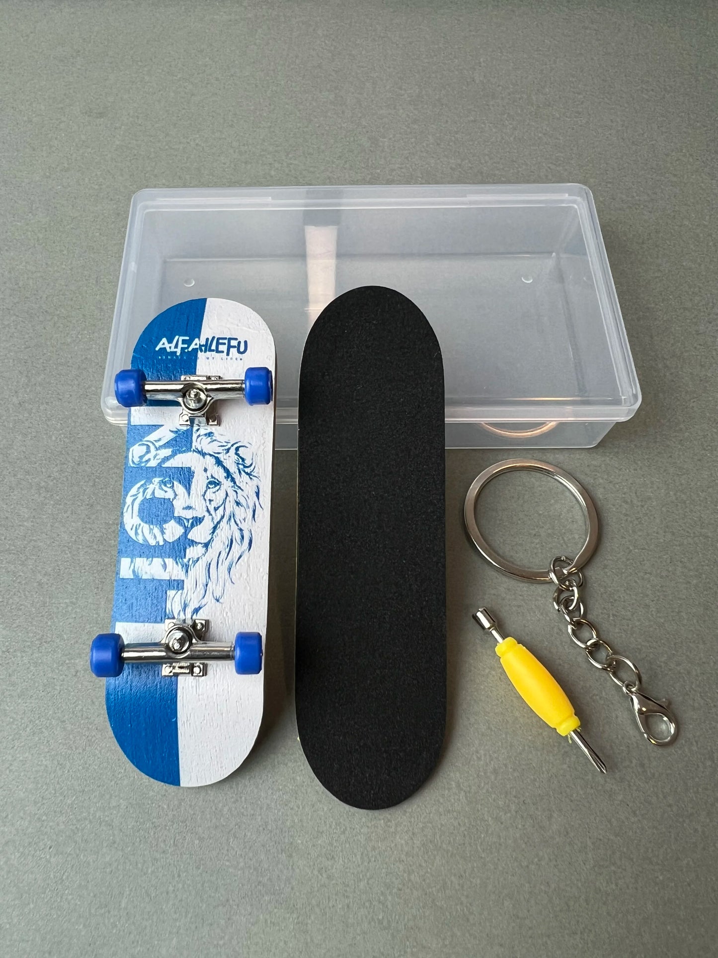 Fingerboard de 30 mm León Azul con ruedas azules y ejes cromados
