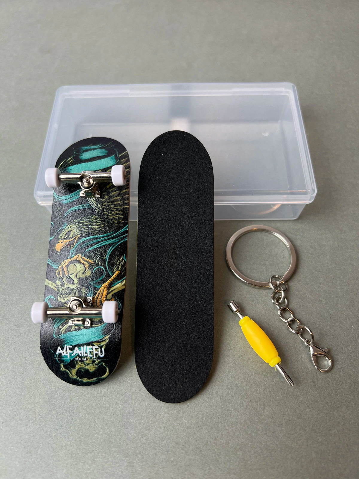 Fingerboard de 30 mm Águila Fantom con ejes silver y ruedas blancas