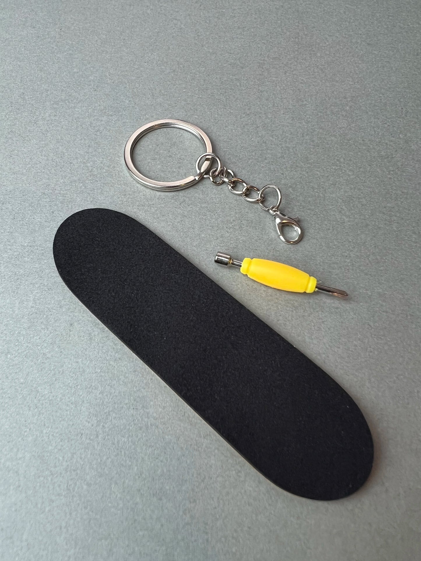 Grip de espuma negro precortado incluido con el fingerboard
