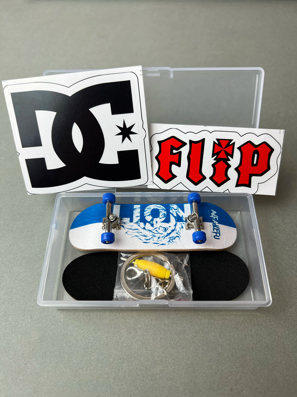 León Azul de Finger3flip, fingerboard de 30 mm, detalle de la tabla montada