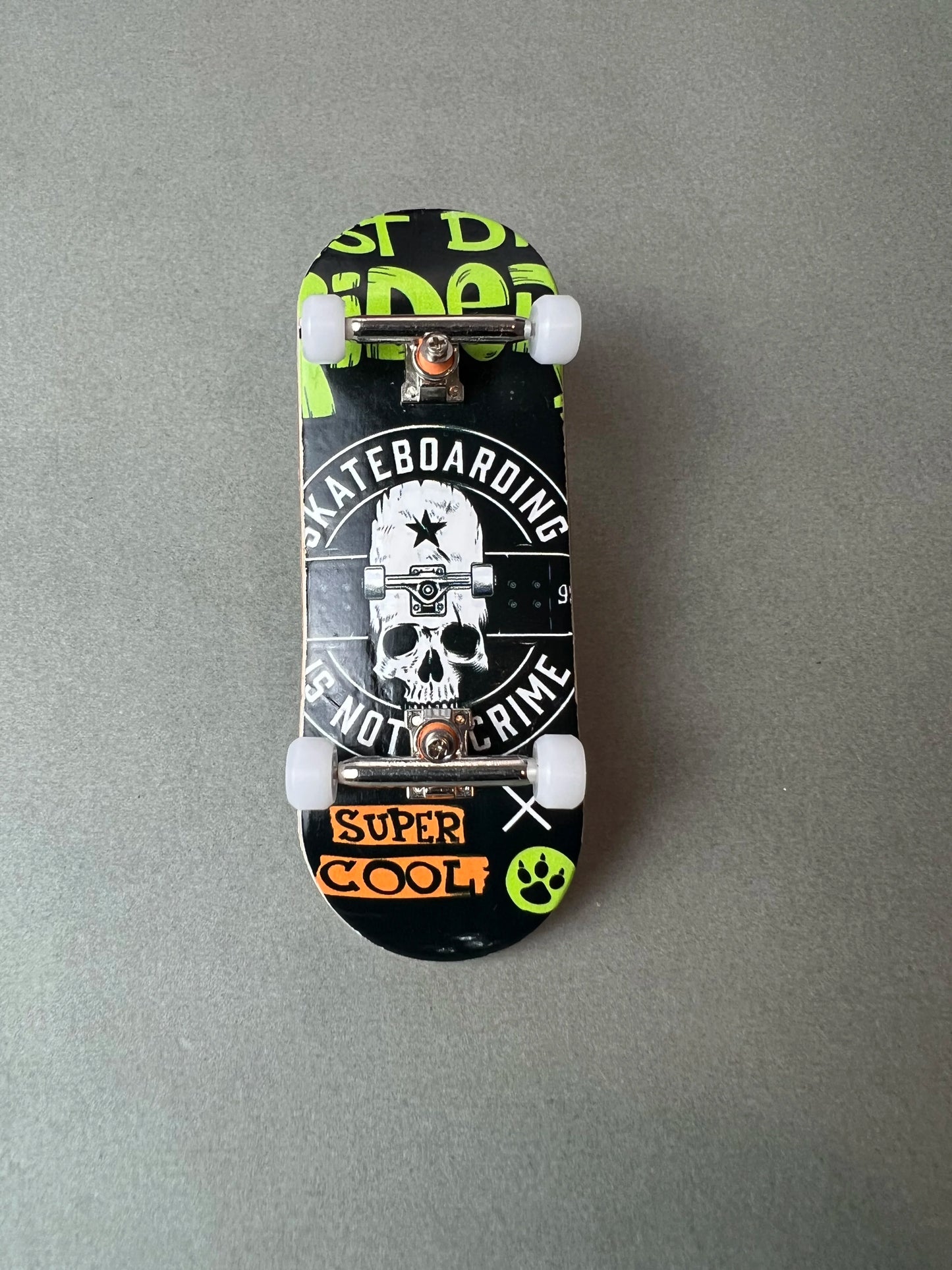 Fingerboard Pro de 34 mm Turbo Cranium con gráfica de cráneo