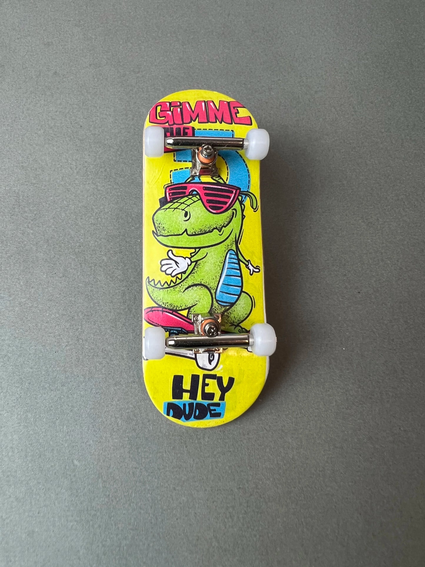 Fingerboard Pro de 34 mm Wild Reptile con cocodrilo con gafas