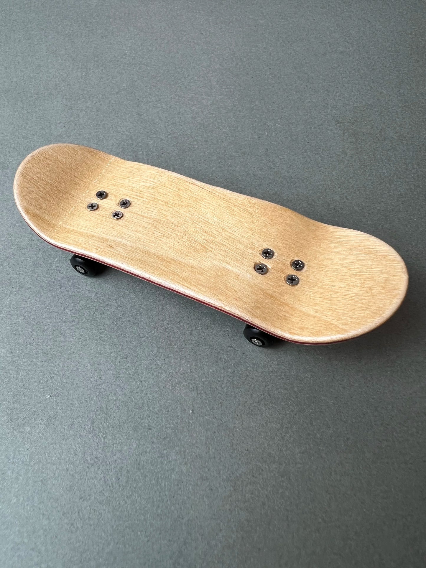 Base de madera de arce de un fingerboard Finger3flip vista desde abajo