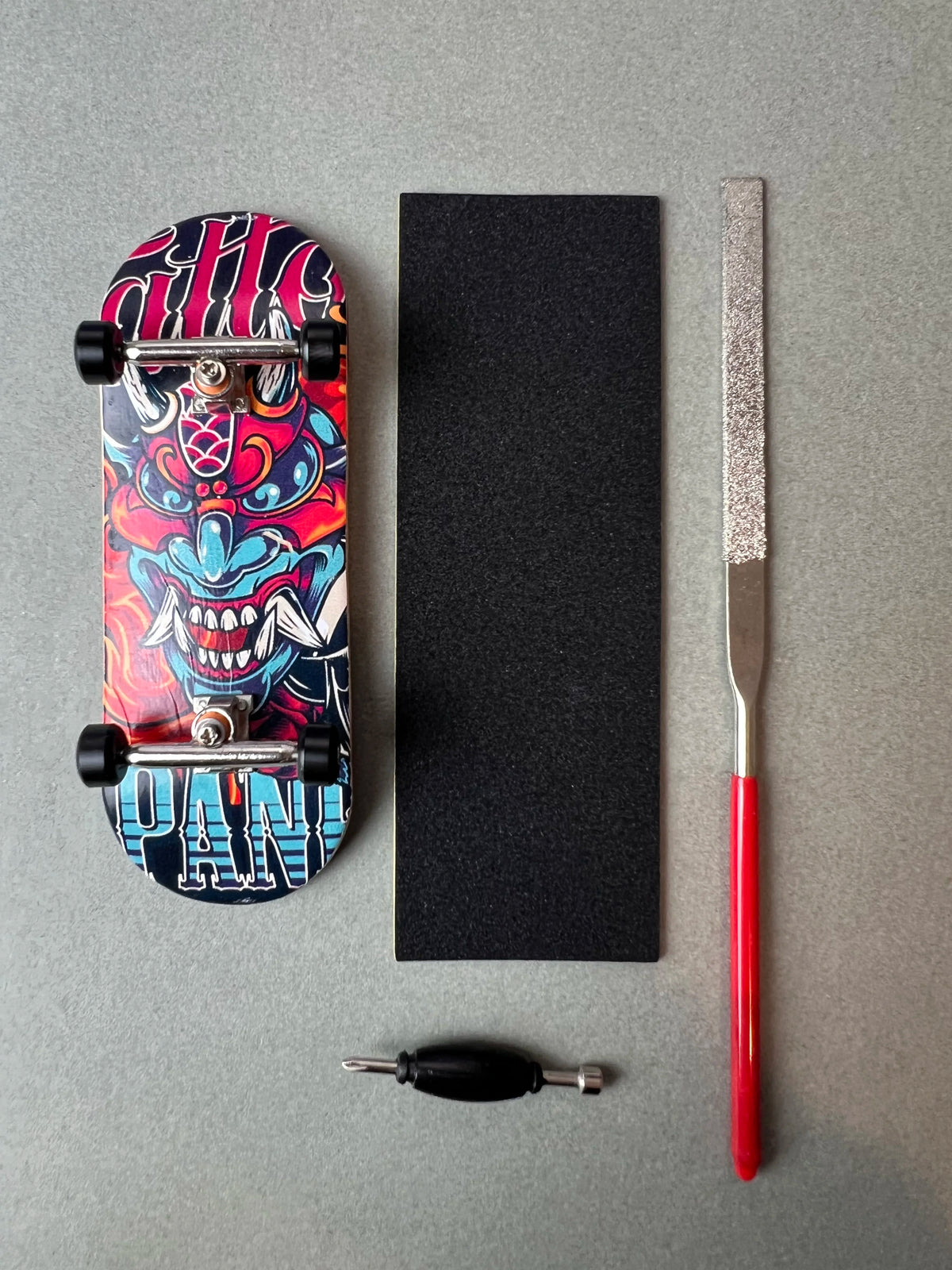 Abyss Walker de Finger3flip, fingerboard Pro de 34 mm, detalle de la tabla montada