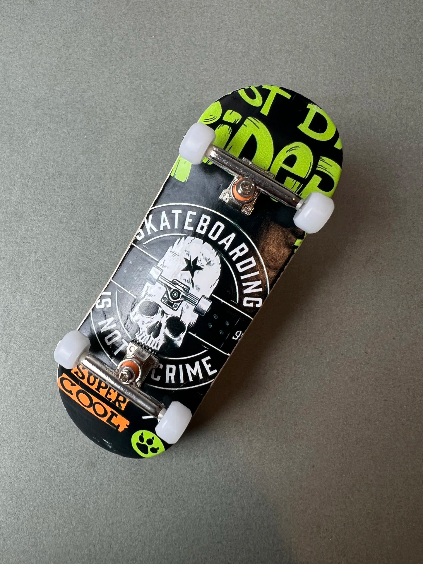 Turbo Cranium de Finger3flip, fingerboard Pro de 34 mm visto en diagonal desde arriba