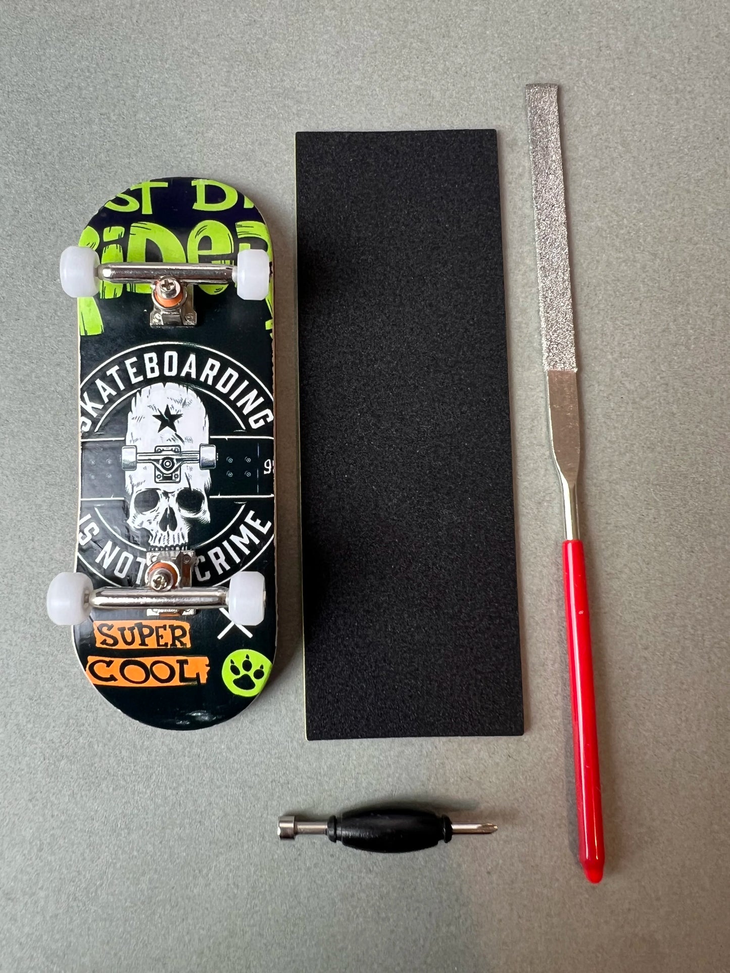 Turbo Cranium de Finger3flip, fingerboard Pro de 34 mm, detalle de la tabla montada