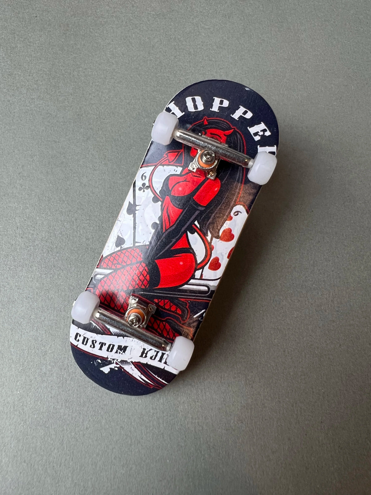 Infernal Diva de Finger3flip, fingerboard Pro de 34 mm visto en diagonal desde arriba
