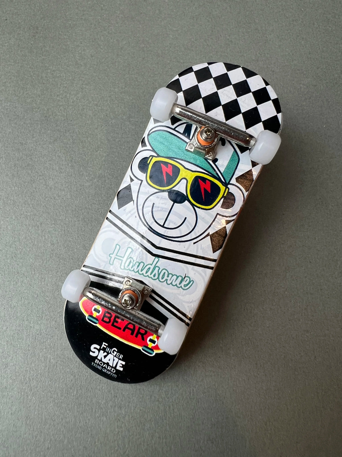 Savage Swing de Finger3flip, fingerboard Pro de 34 mm visto en diagonal desde arriba
