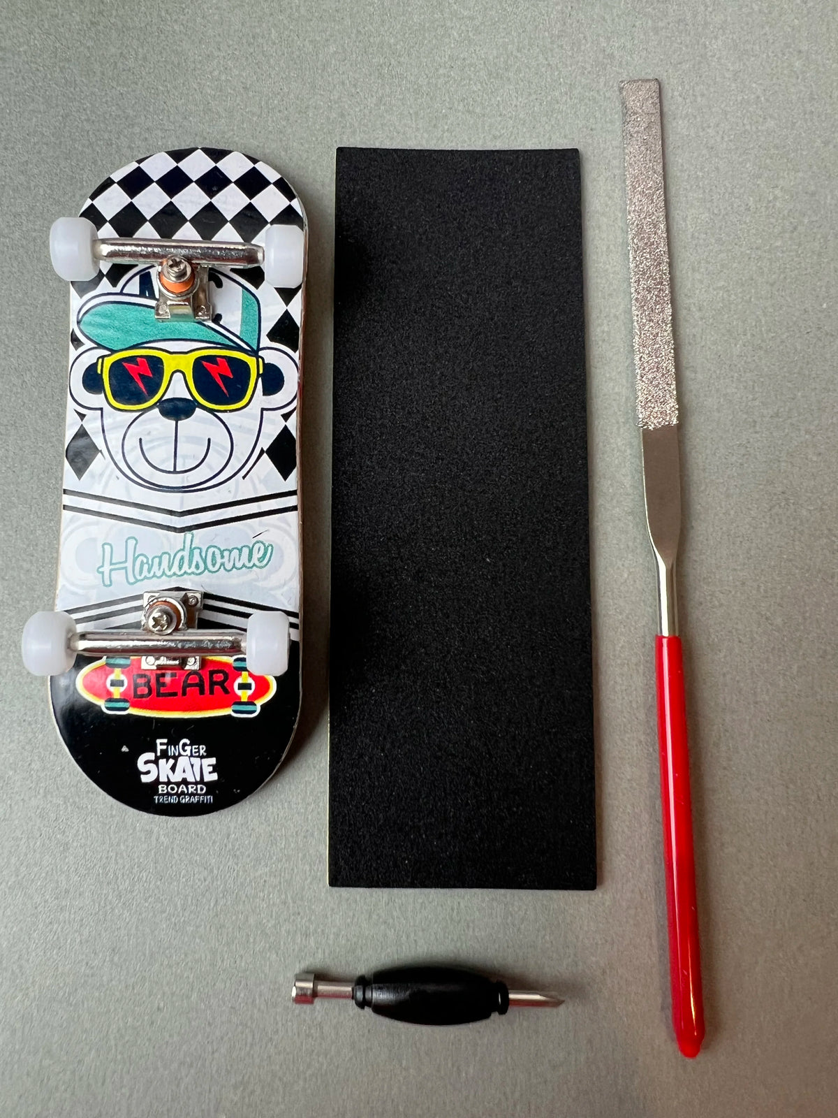 Savage Swing de Finger3flip, fingerboard Pro de 34 mm, detalle de la tabla montada