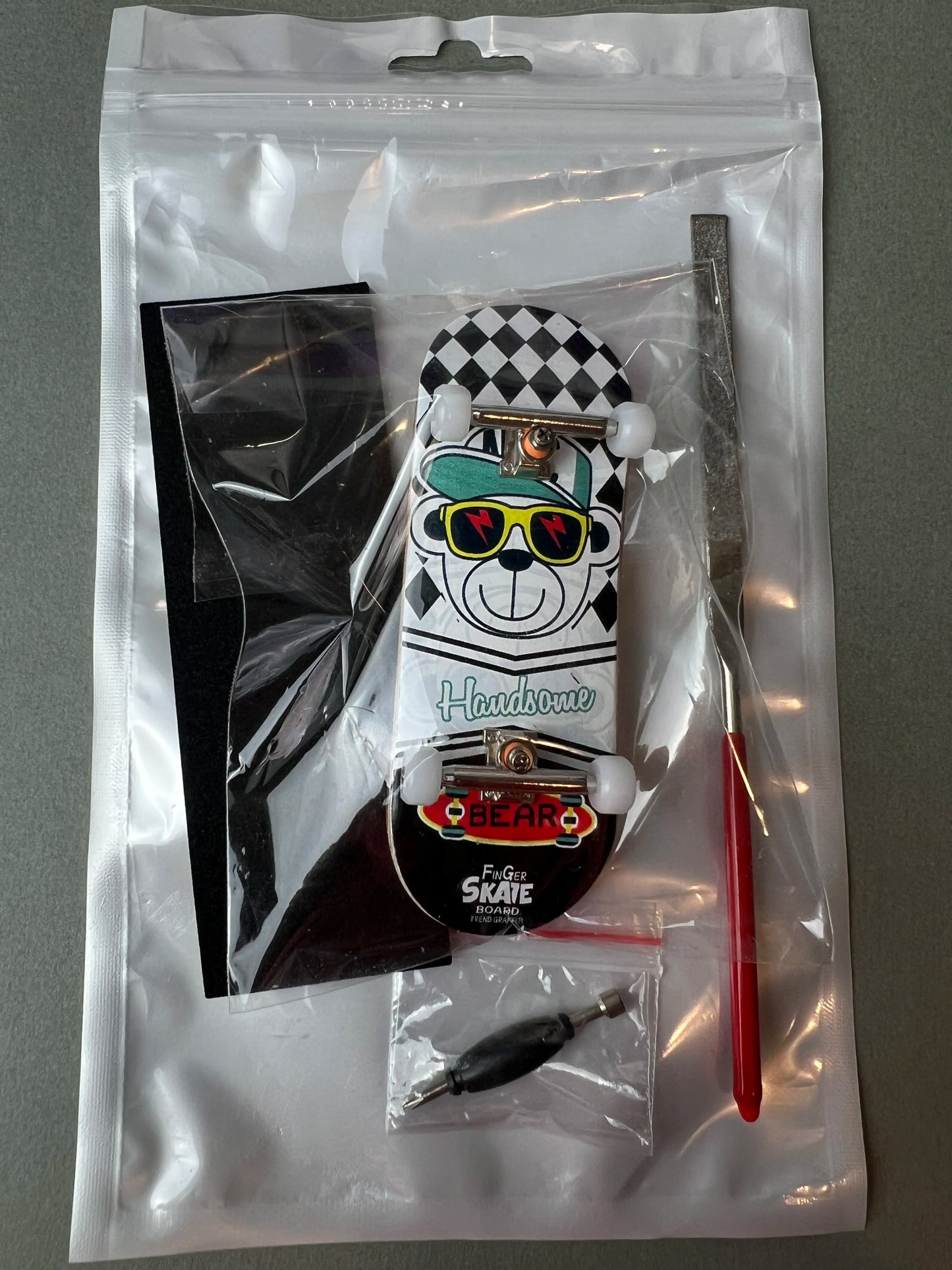 Savage Swing de Finger3flip, fingerboard Pro de 34 mm, detalle de la tabla montada