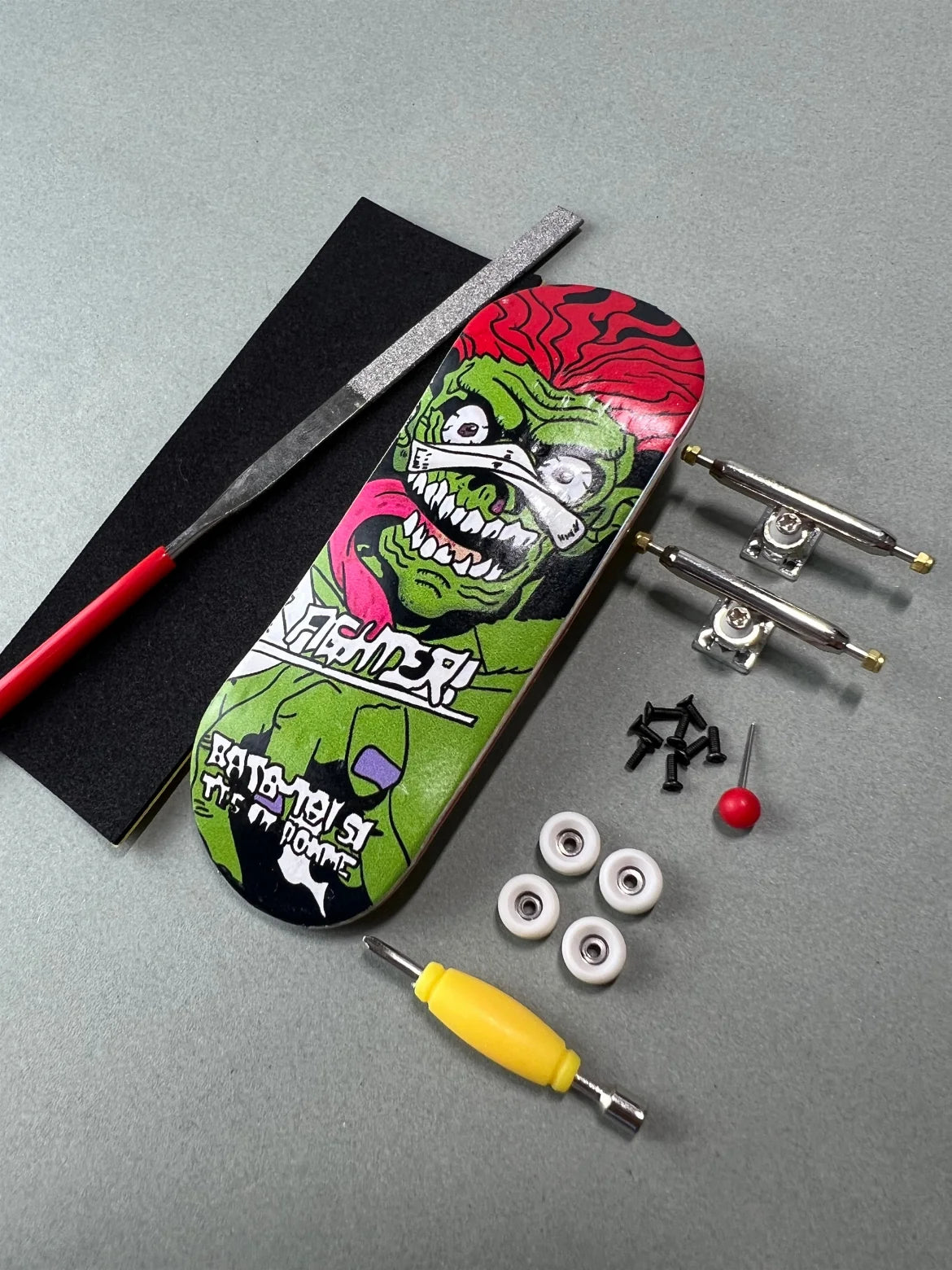 Kit Jungle Fury de Finger3flip desmontado en diagonal con tabla de 34 mm, ejes, ruedas con rodamientos y accesorios