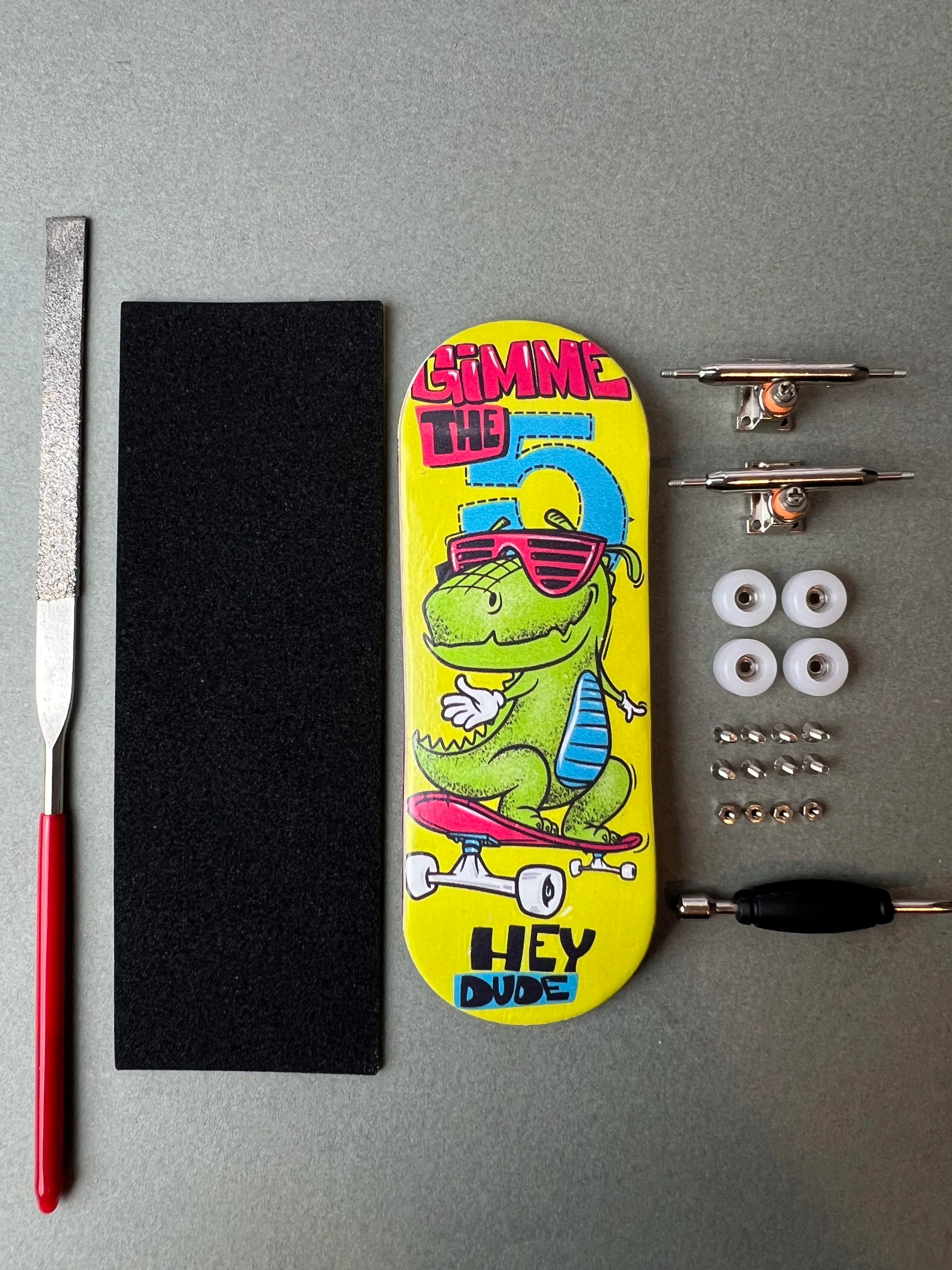 Wild Reptile de Finger3flip, fingerboard Pro de 34 mm, detalle de la tabla montada