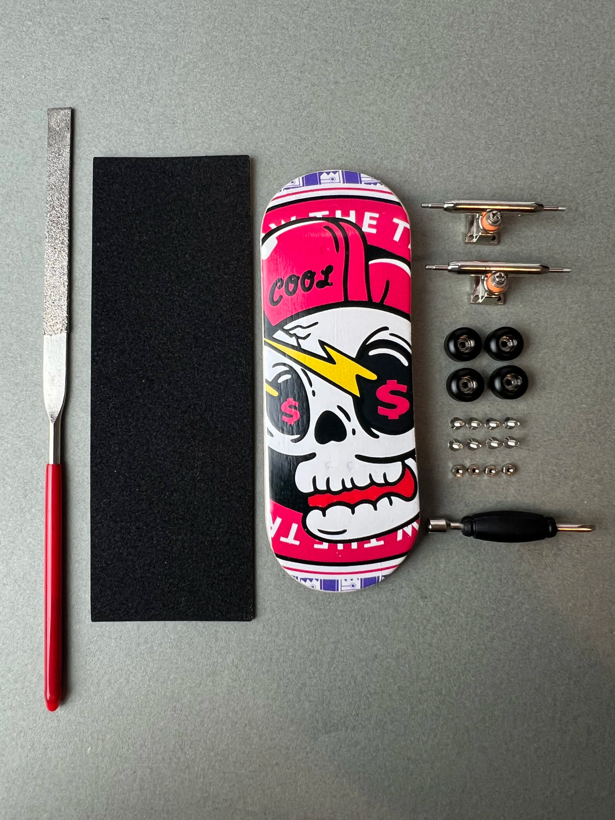 Death Gold de Finger3flip, fingerboard Pro de 34 mm, detalle de la tabla montada