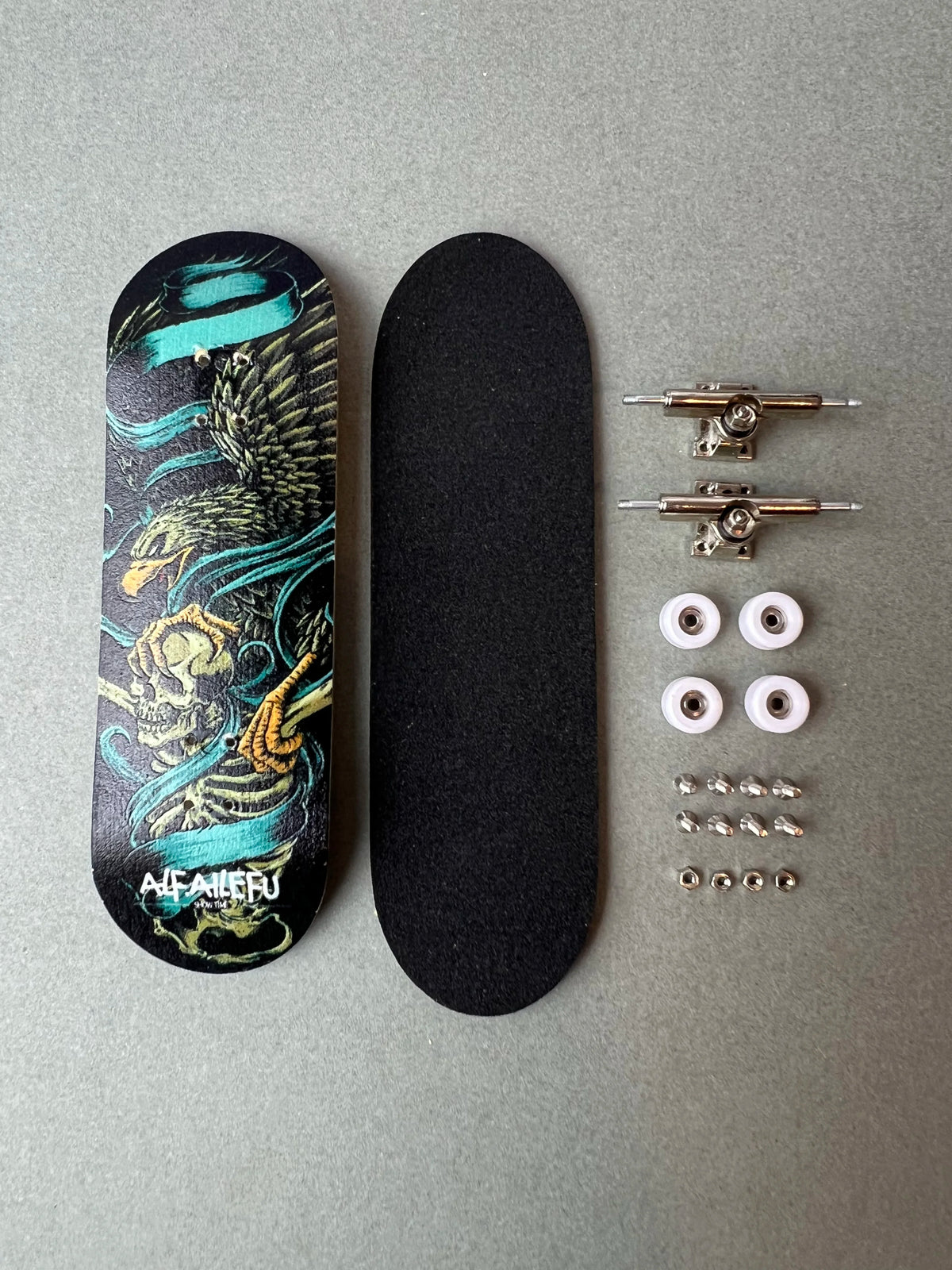 Águila Fantom de Finger3flip, fingerboard de 30 mm, detalle de la tabla montada