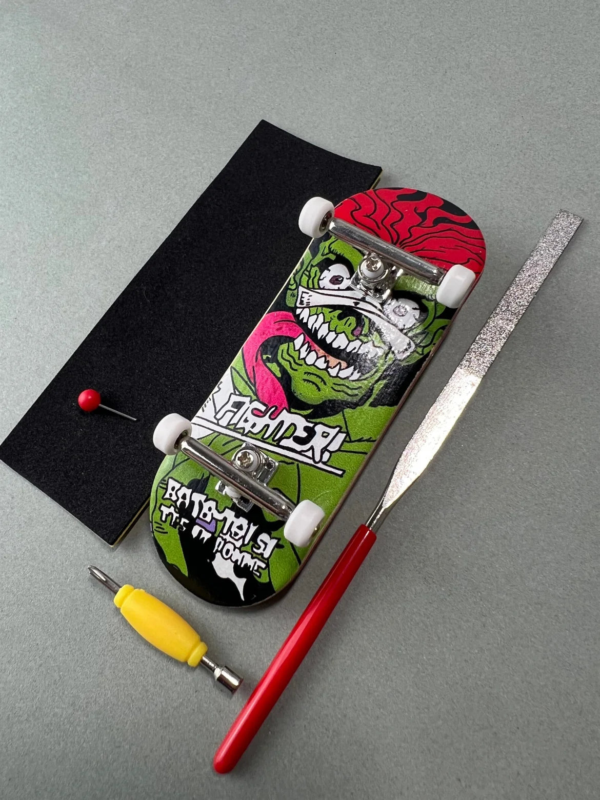 Jungle Fury de Finger3flip, fingerboard Pro de 34 mm montado en diagonal con grip, lija y llave de montaje