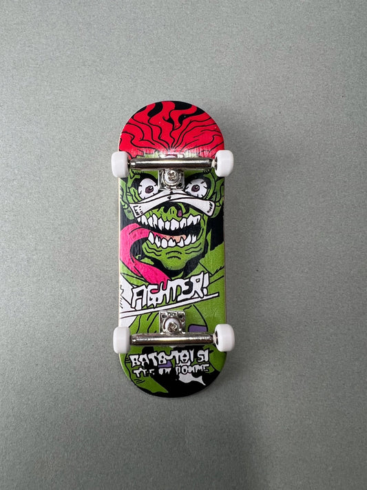 Jungle Fury de Finger3flip, fingerboard Pro de 34 mm con gráfico de monstruo verde visto desde abajo